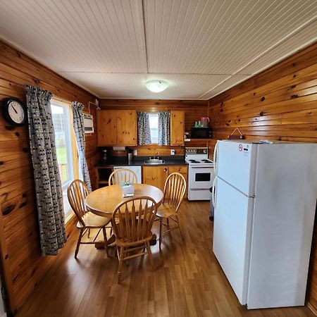Cavendish Bosom Buddies Cottage Resort Exterior photo