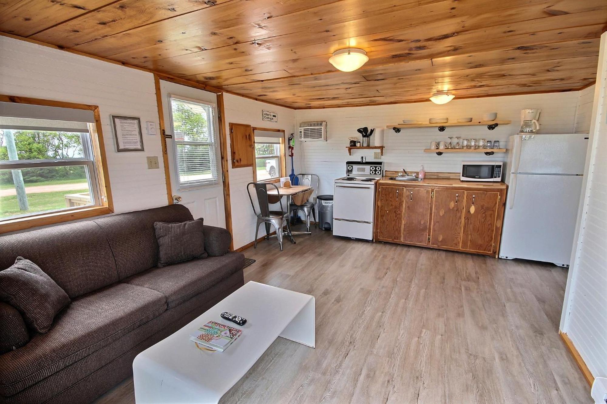 Cavendish Bosom Buddies Cottage Resort Exterior photo