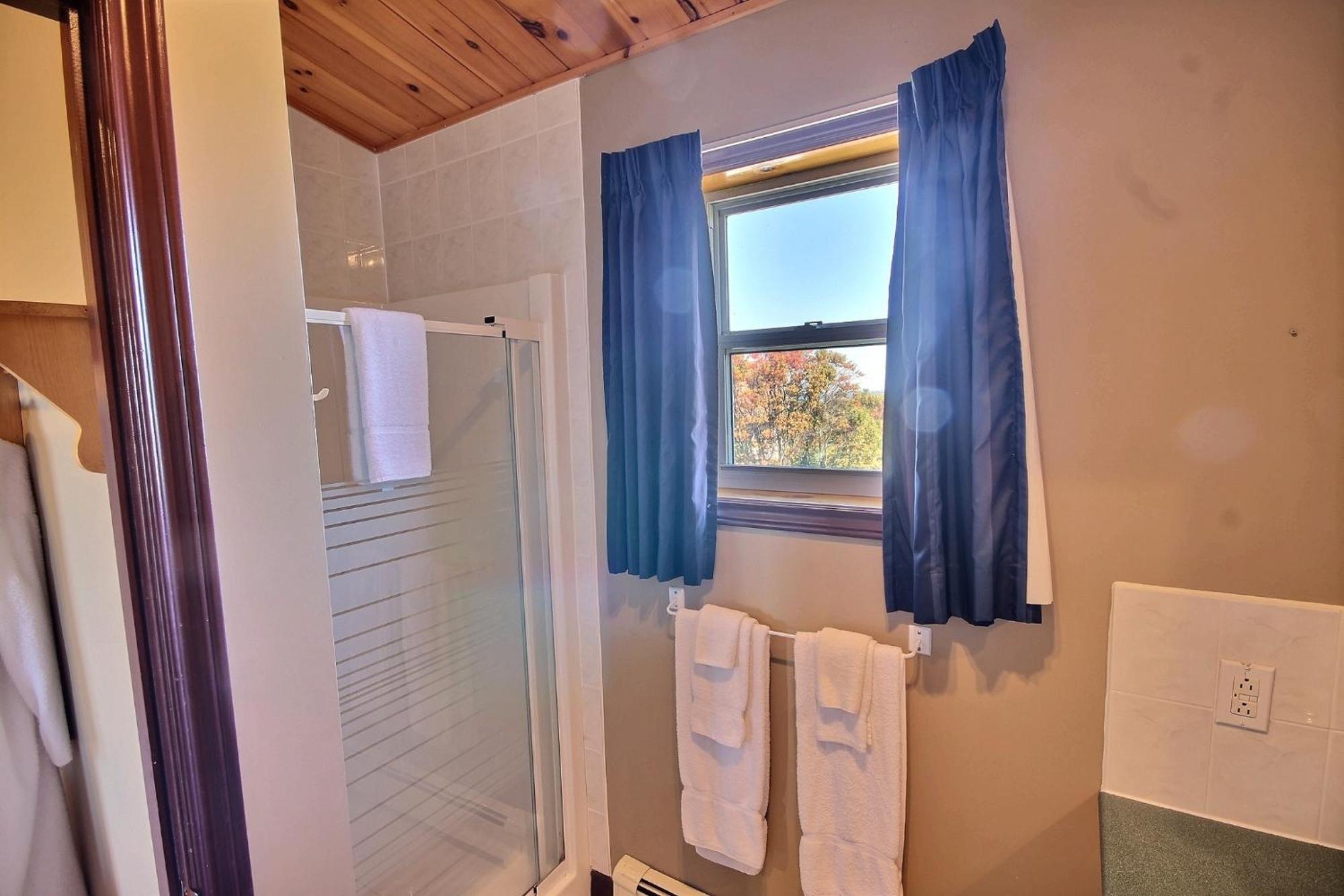 Cavendish Bosom Buddies Cottage Resort Room photo
