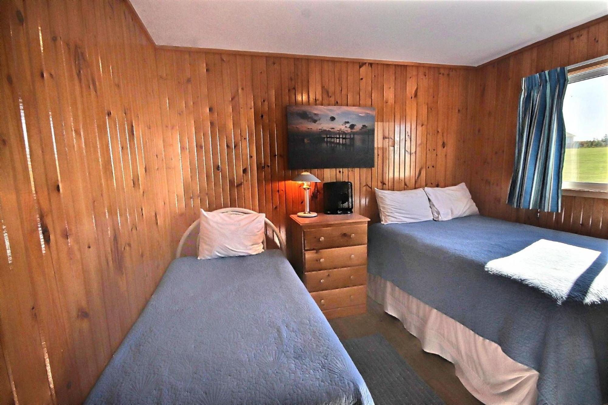 Cavendish Bosom Buddies Cottage Resort Room photo
