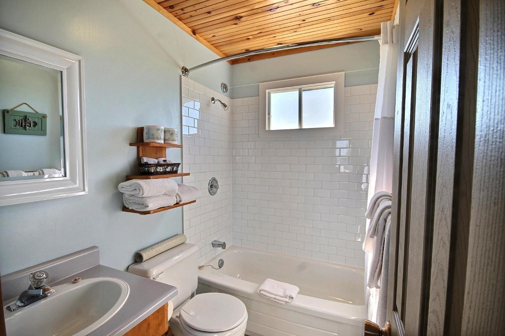 Cavendish Bosom Buddies Cottage Resort Room photo