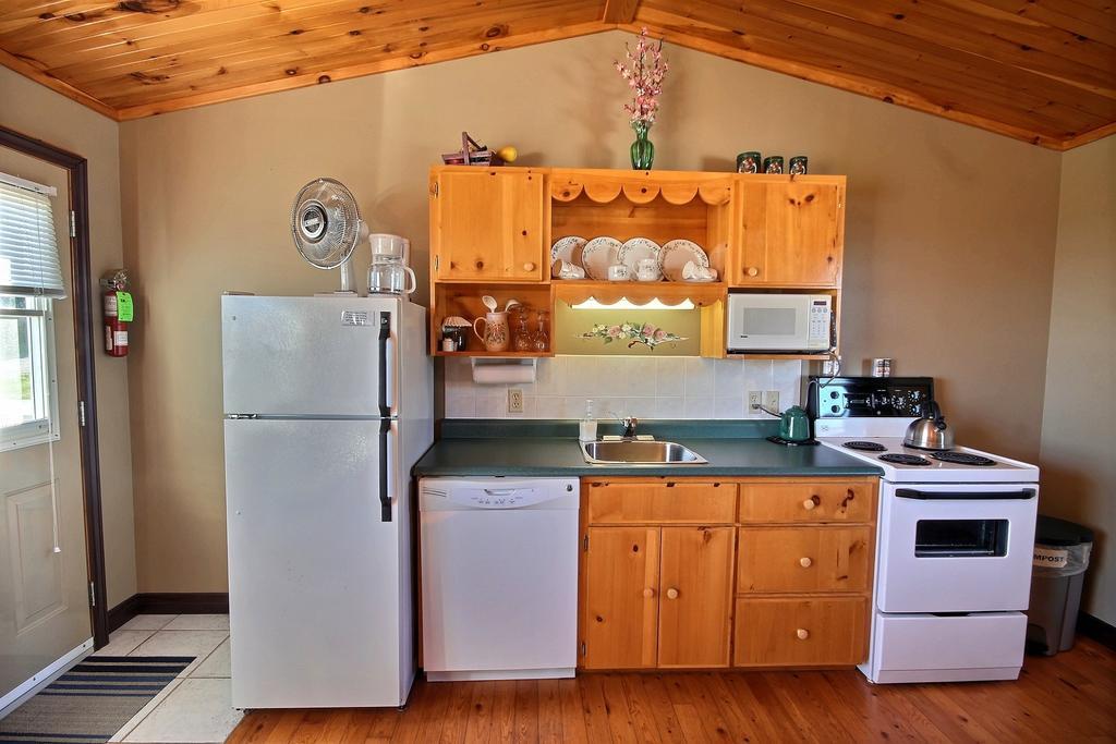 Cavendish Bosom Buddies Cottage Resort Exterior photo