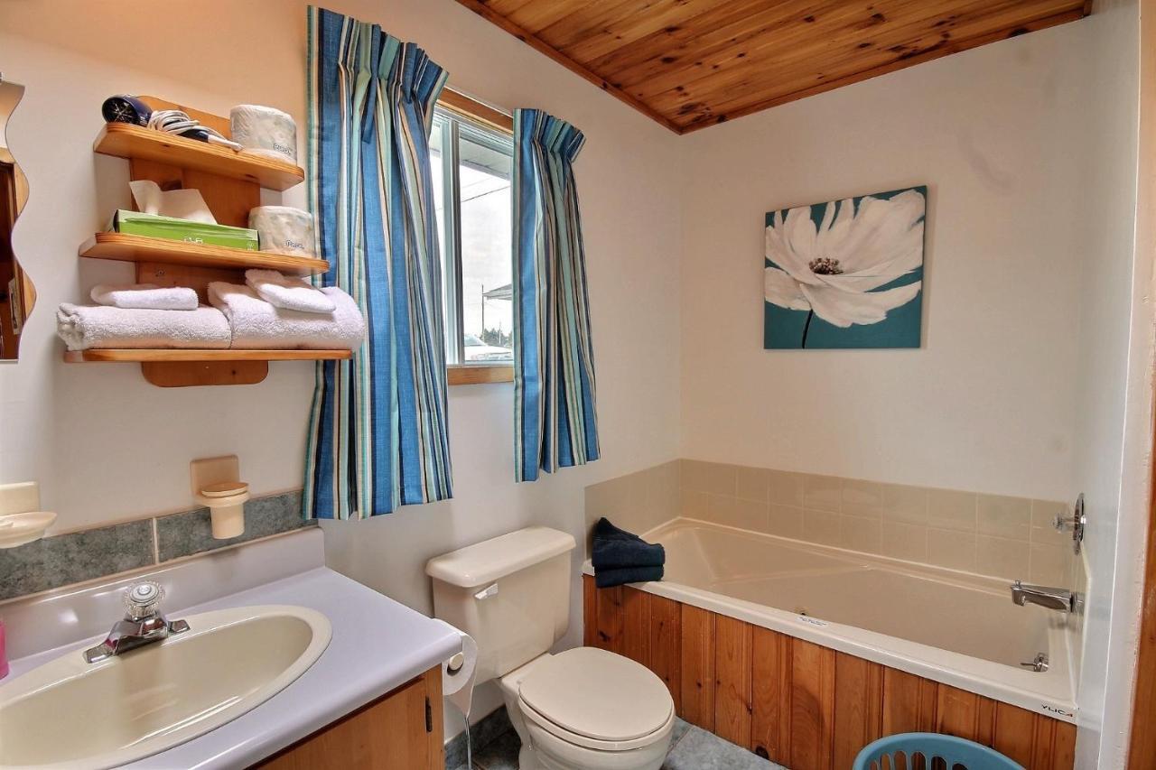 Cavendish Bosom Buddies Cottage Resort Room photo