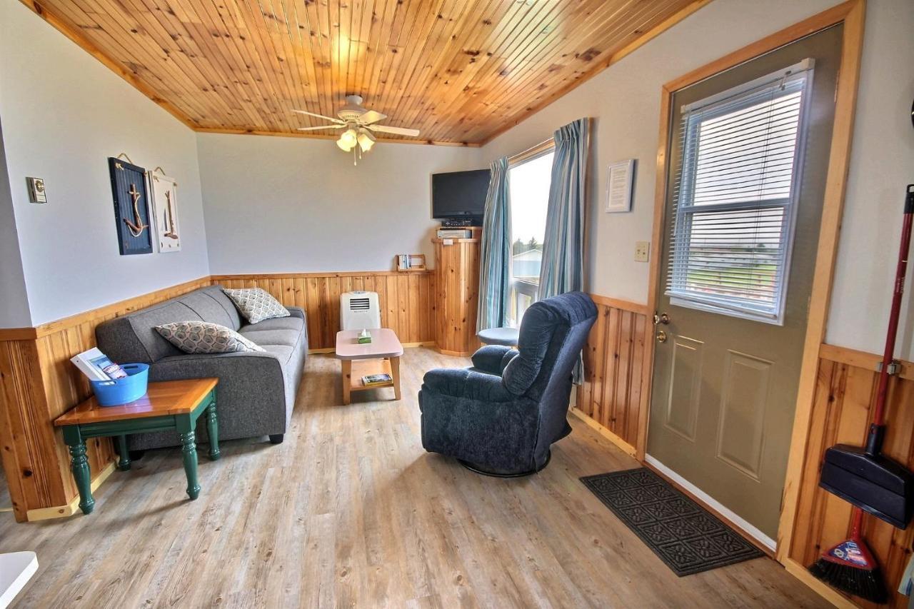 Cavendish Bosom Buddies Cottage Resort Room photo